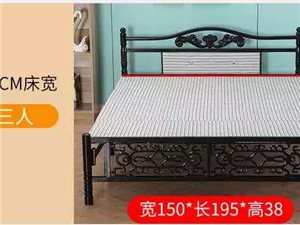 双人床  可折叠，五人踩踏无问题。钢管支撑，自带薄床垫。